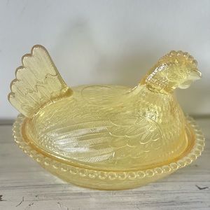 Vintage-Rare Indiana Glass Yellow Hen on Nest
